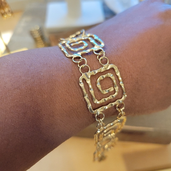 Ancient Greece Swirl Design Bracelet • Pale Goldtone • Clasp Closure - Picture 5 of 5